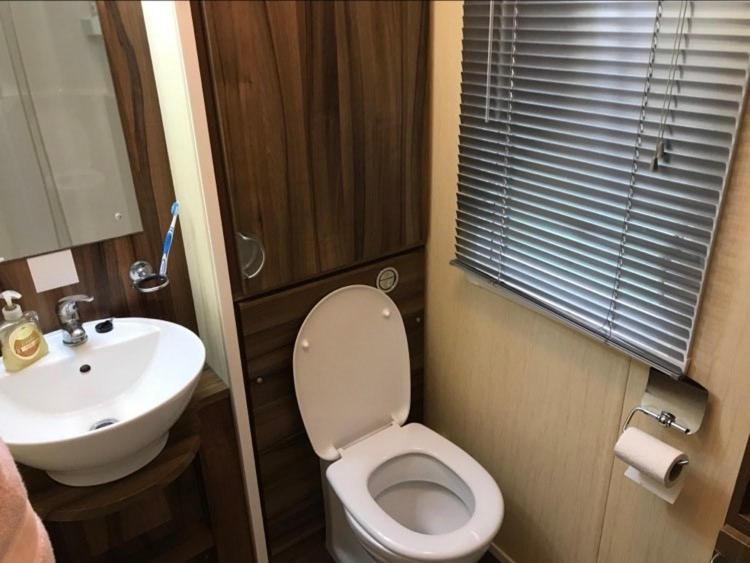 The Winchester Luxury Pet Friendly Caravan On Broadland Sands Holiday Park Between Lowestoft And Great Yarmouth Hotel Corton  Exterior foto